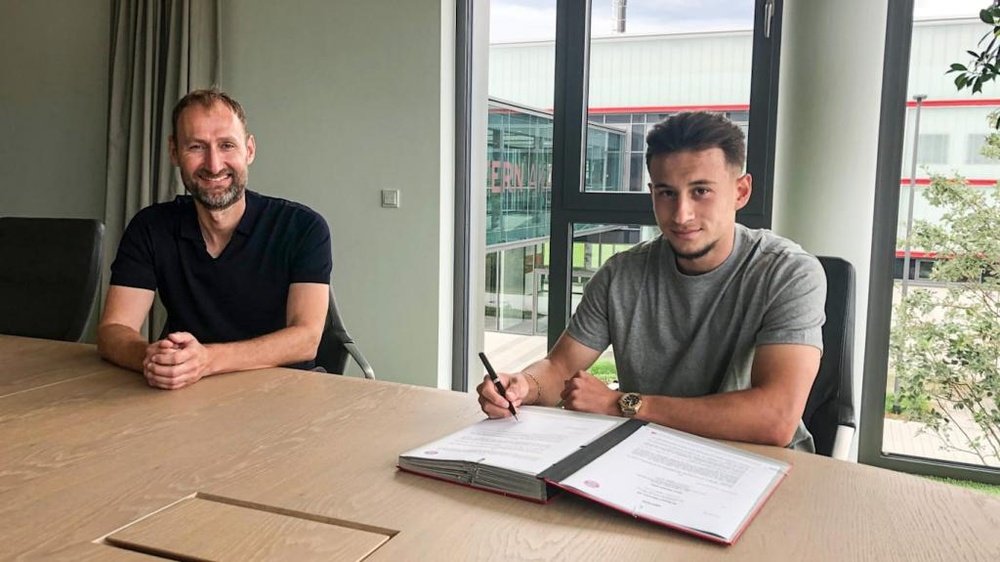 Bayern have signed the Ajax youngster. FCBayern