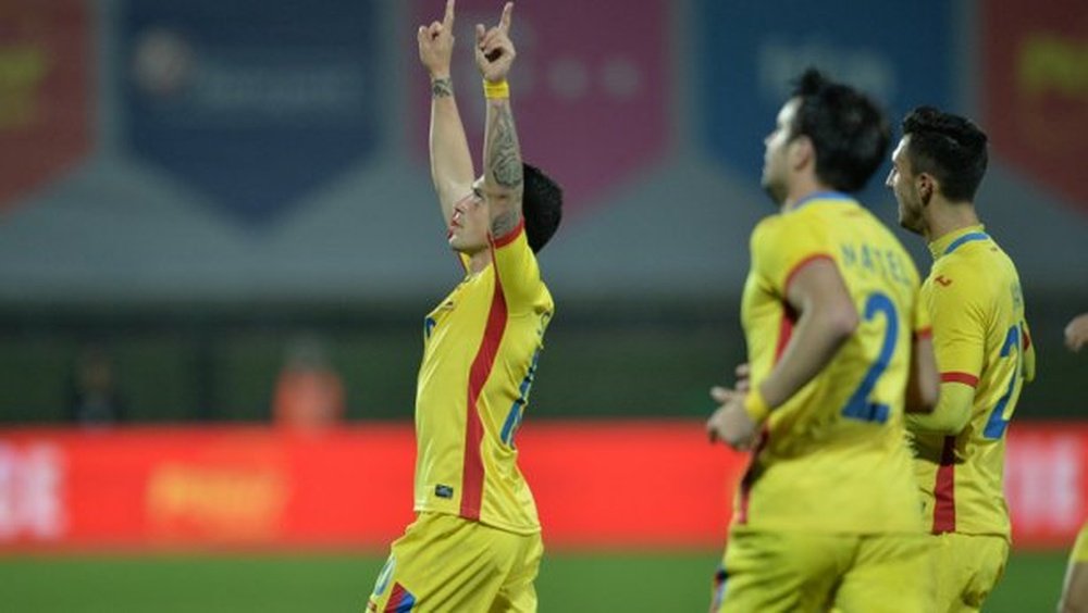 Nicusor Stanciu celebra su gol,  su primer tanto para Rumanía, el mismo día de su debut en un amistoso ante Lituania. FRF