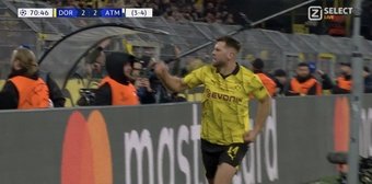 El partido entre el Borussia Dortmund y el Atlético de Madrid se volvió loco en la segunda mitad. Ángel Correa adelantó en la eliminatoria a los rojiblancos, pero los goles de Füllkrug y Sabtizer, en 3 minutos, devolvieron la ventaja a los germanos.