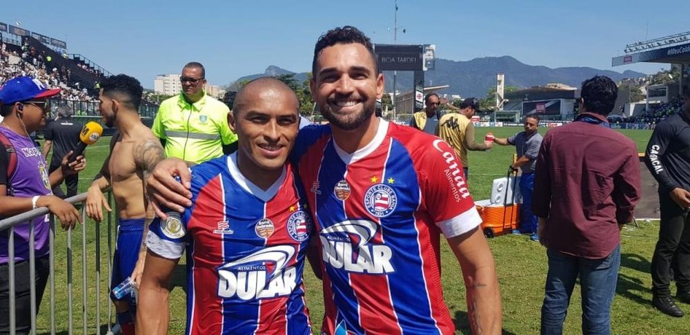 Nino Paraíba e Gilberto deixam o Vasco na zona da confusão. Twitter @ECBahia