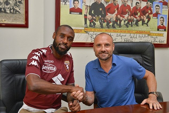 OFICIAL: Lyon empresta Nkoulou ao Torino