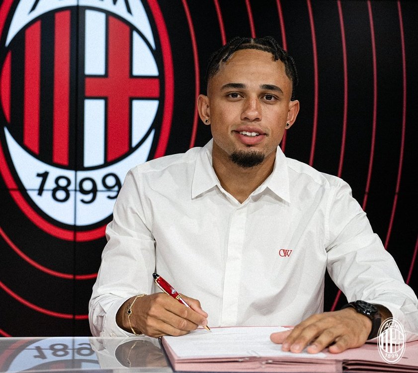 Okafor è l'ultimo colpo del Milan. Twitter/acmilan