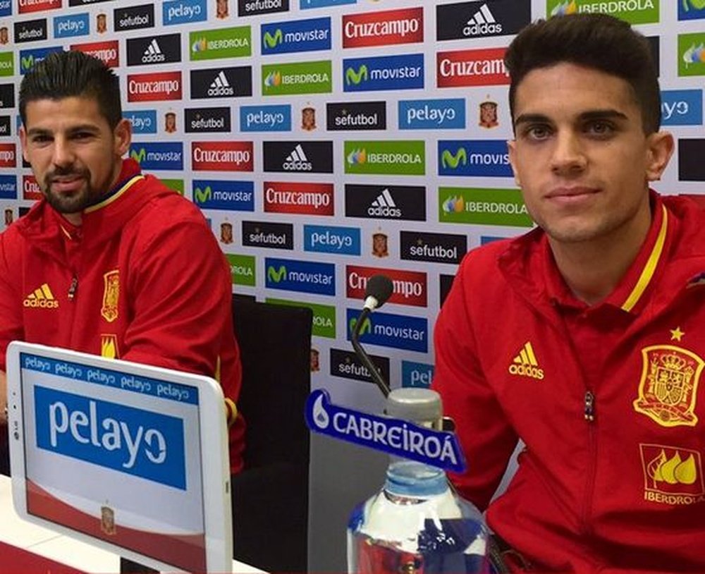 Nolito y Bartra posan juntos como jugadores de la Selección Española. Twitter