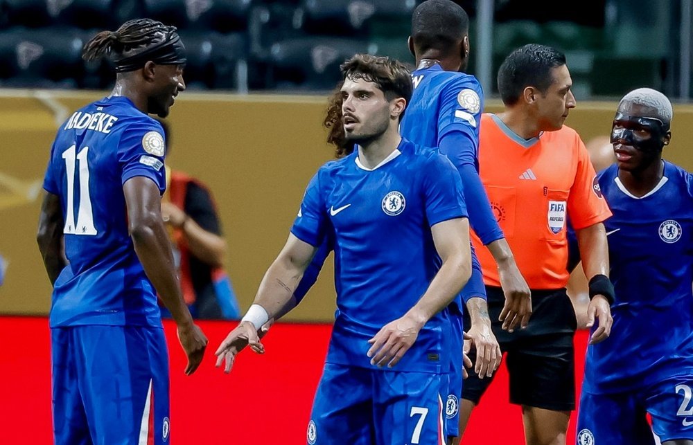 Arsenal are keeping close tabs on Madueke's development and fitness. EFE