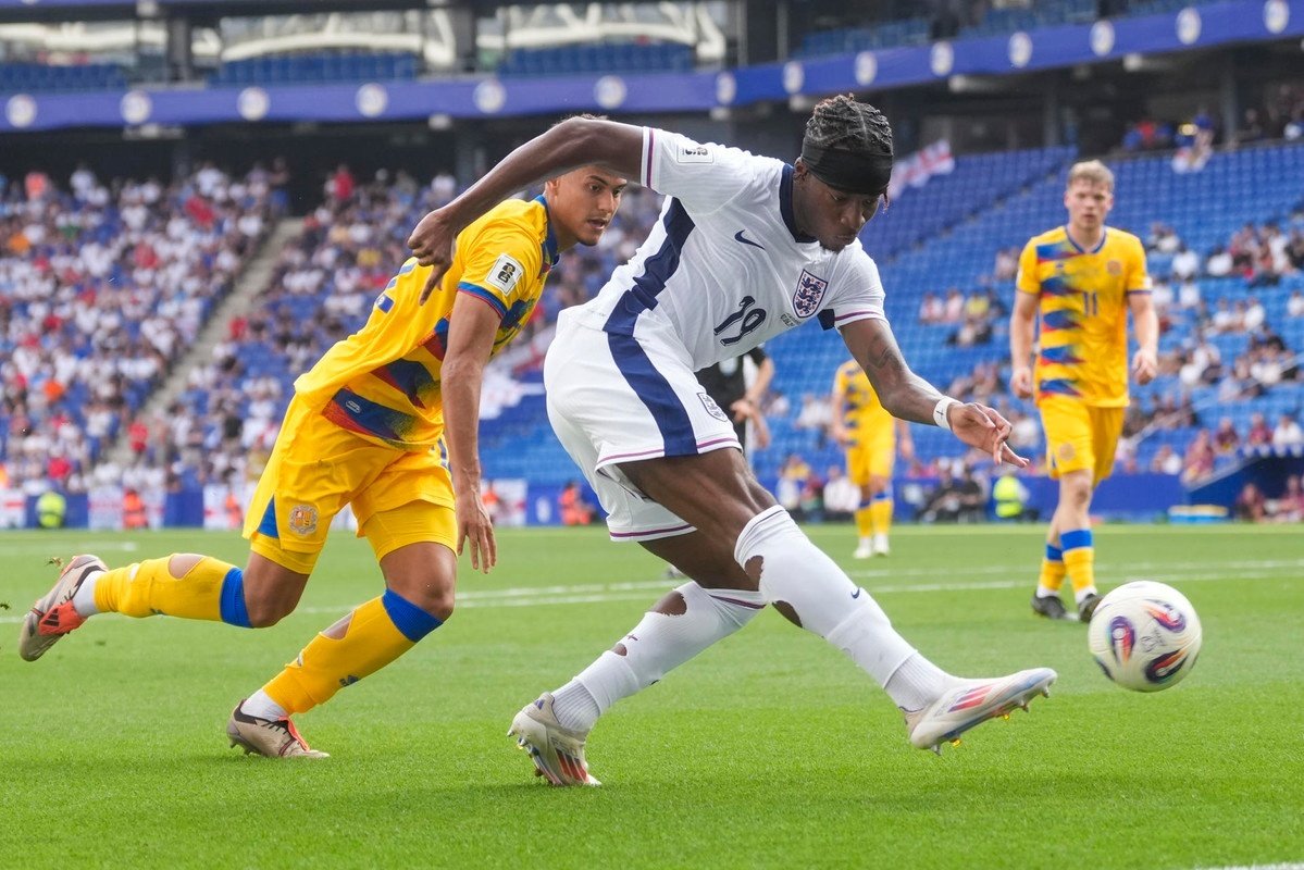 Madueke praised Arsenal environment. EFE