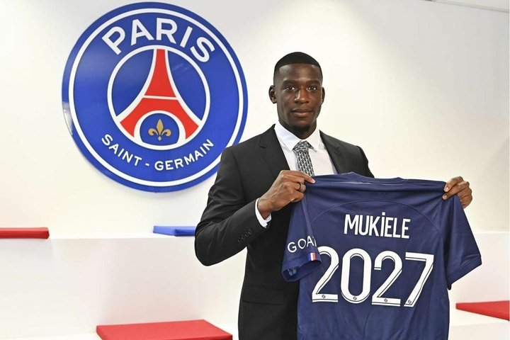 UFFICIALE - Mukiele firma con il PSG fino al 2027