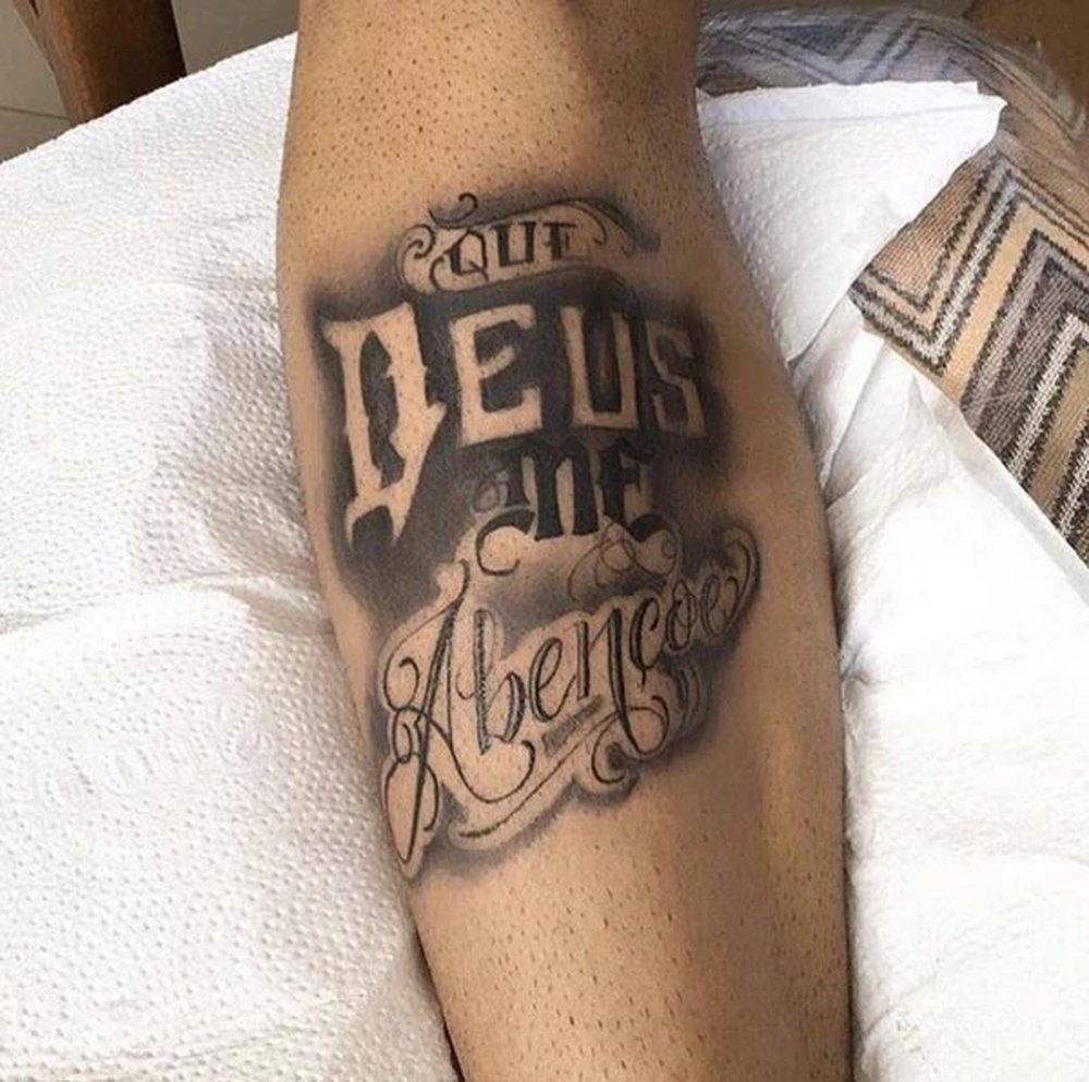 Nuevo tatuaje de Neymar: la frase Que Dios me bendiga. Instagram