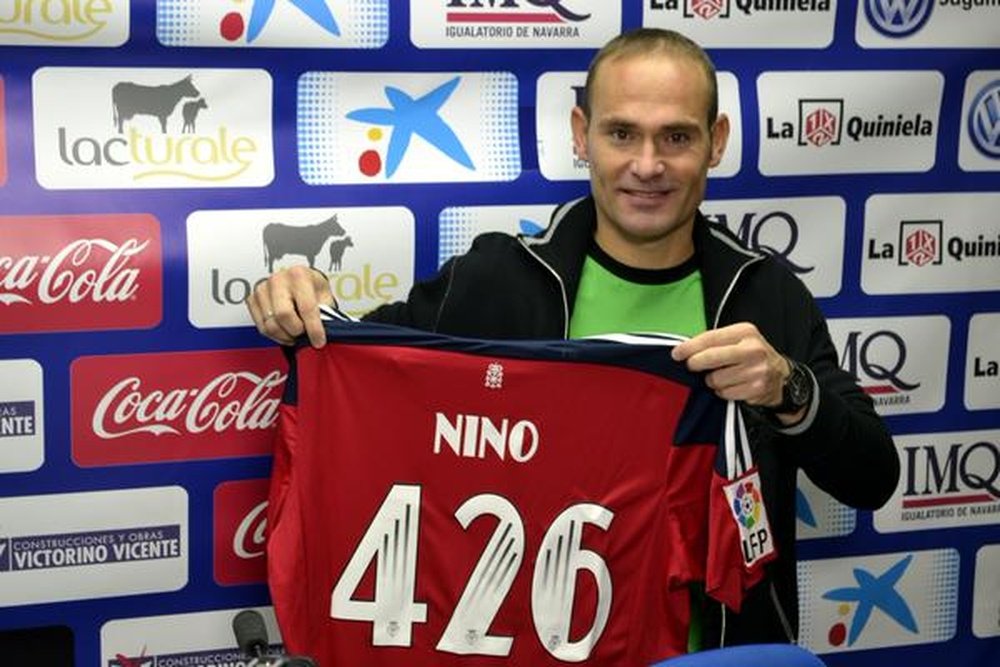 Nuno, con la camiseta conmemorativa de los 426 partidos disputados en Segunda. Twitter