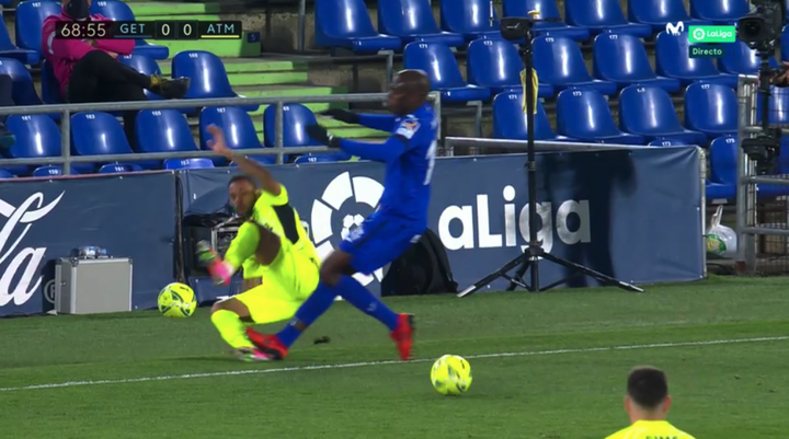 Nyom saw red for Getafe after shocking challenge on Lodi's tibia