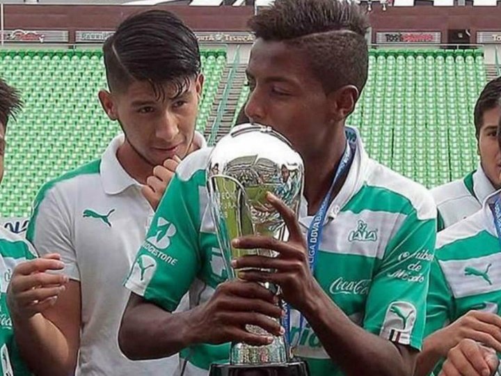 OFICIAL: Promessa mexicana cedida ao FC Porto