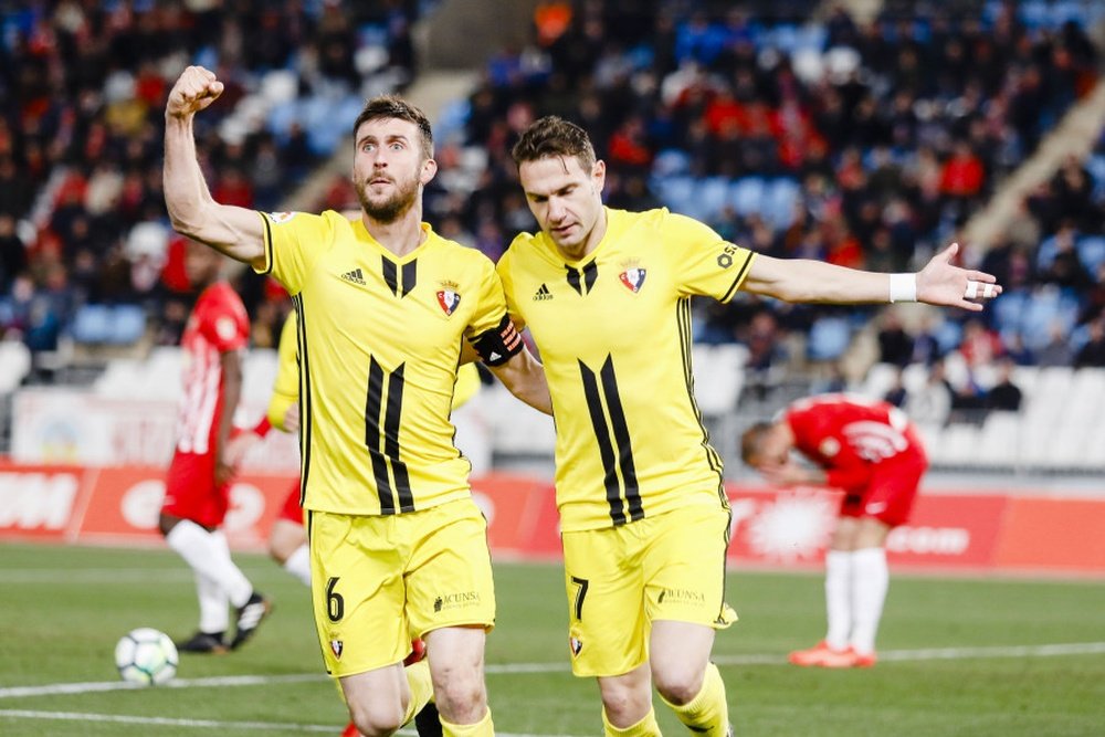 Oier y David Rodríguez celebran el gol de Osasuna ante el Alamería. LaLiga