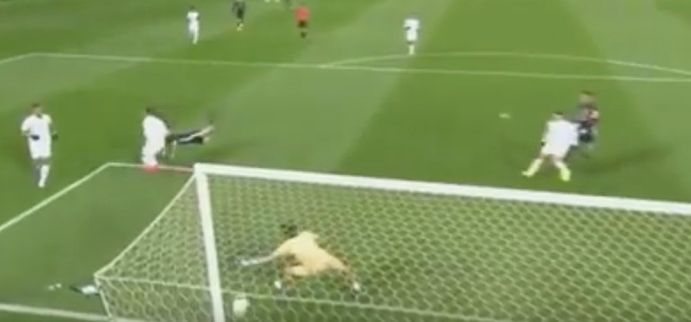 Okazaki marcó un gol tirándose en plancha. Youtube