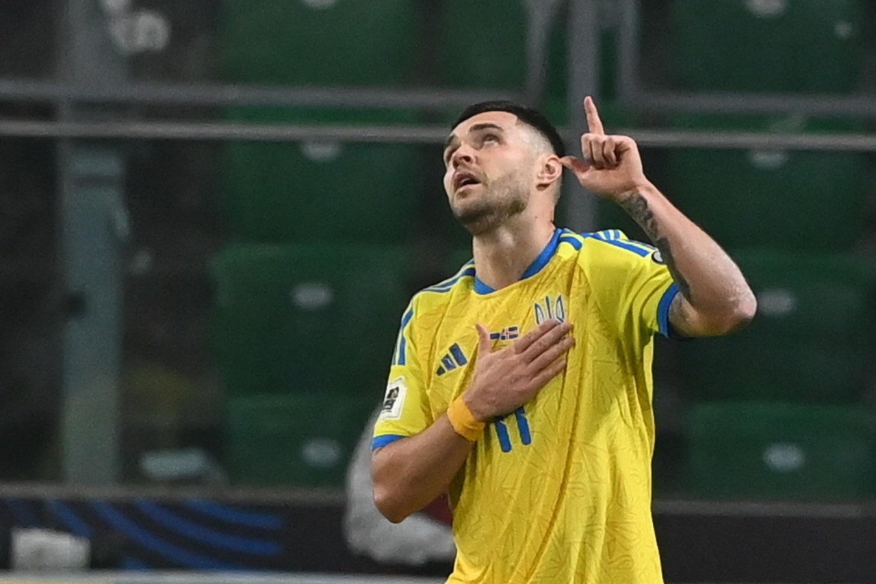 Ucrania estará en la repesca de la clasificación para el Mundial 2026 después de doblegar (2-0) a una Islandia a la que le valía el empate y que aguantó hasta el minuto 83.