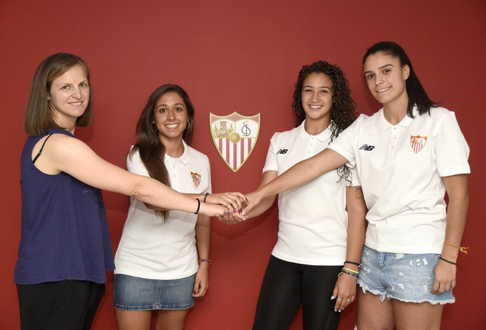 Oliva, Rocío y Marta Carrasco renuevan con el Sevilla Femenino. SevillaFCFem