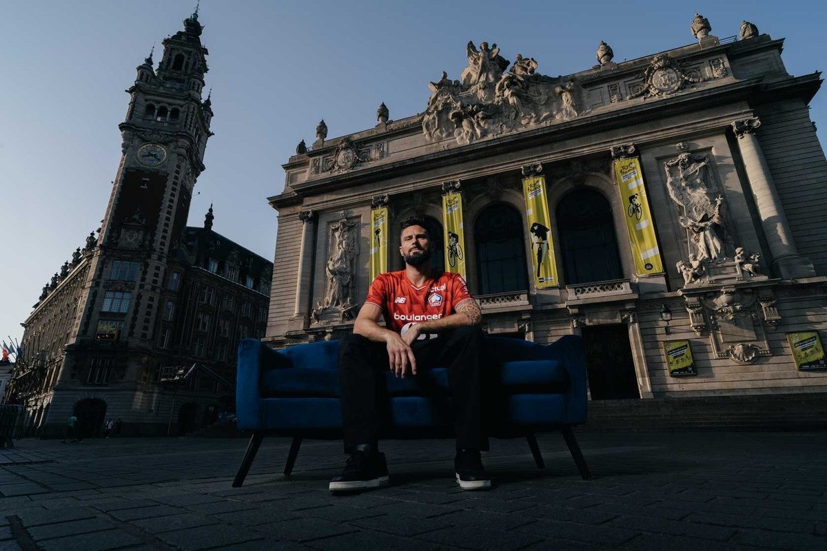 Olivier Giroud signe à Lille. LOSC.fr/AlexDinaut