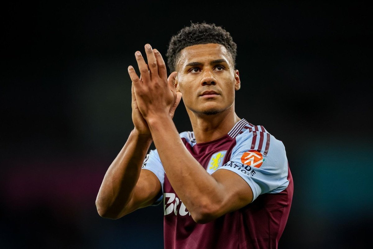 Ollie Watkins is keen on a switch to Old Trafford. EFE