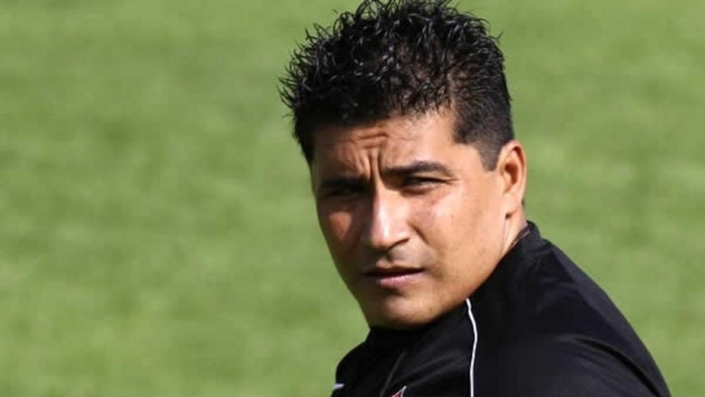 El entrenador de San José Oruro huyó de Bolivia ante la cuarentena. EFE