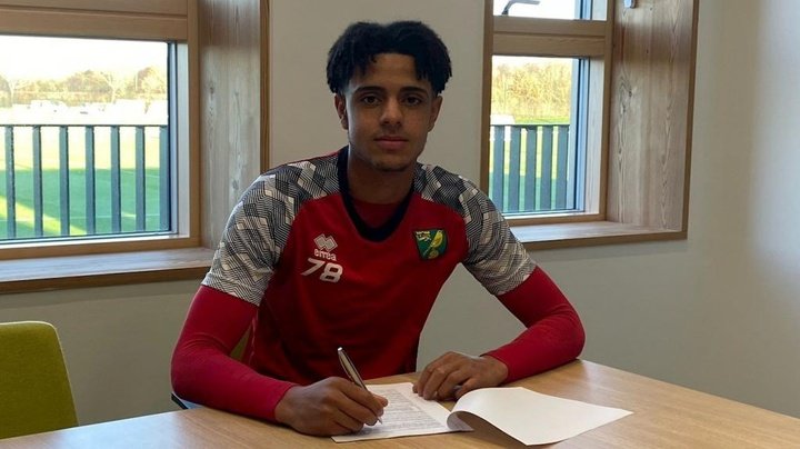 El Norwich firma con Omobamidele su primer contrato profesional