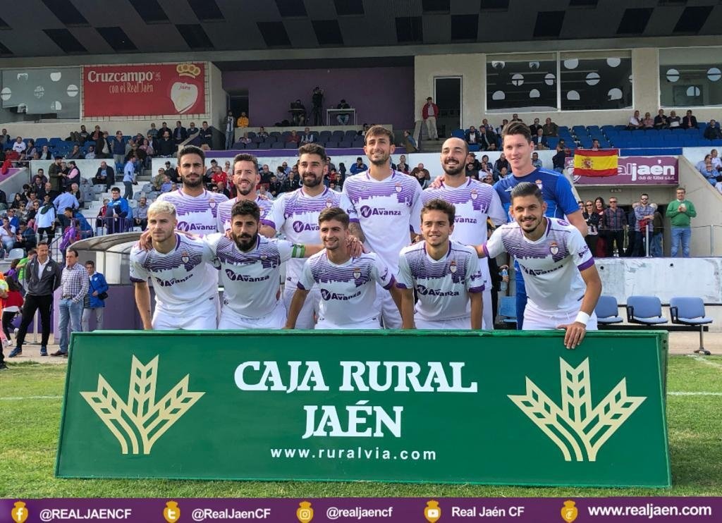 El Jaén sigue en la lucha tras golear al Alhaurín