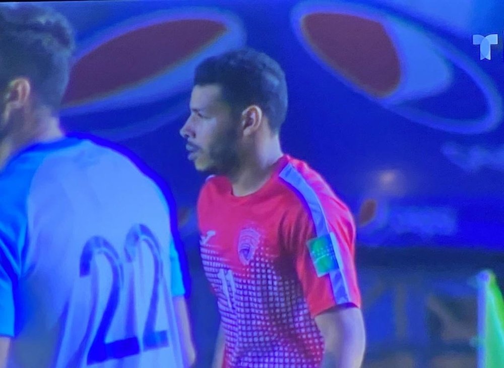 Onel Hernández llegó al estadio... ¡40 minutos después de comenzar el partido! Captura/TigoSports
