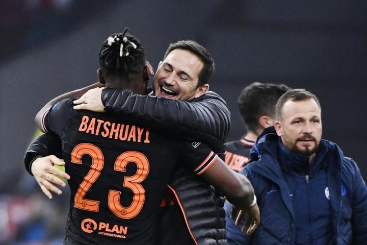 Batshuayi entra e desequilibra para o Chelsea na Holanda