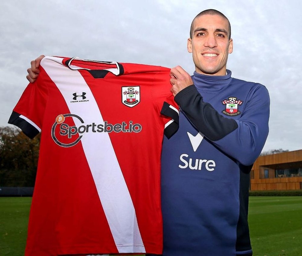 Oriol Romeu has renewed his deal. Twitter/SouthamptonFC