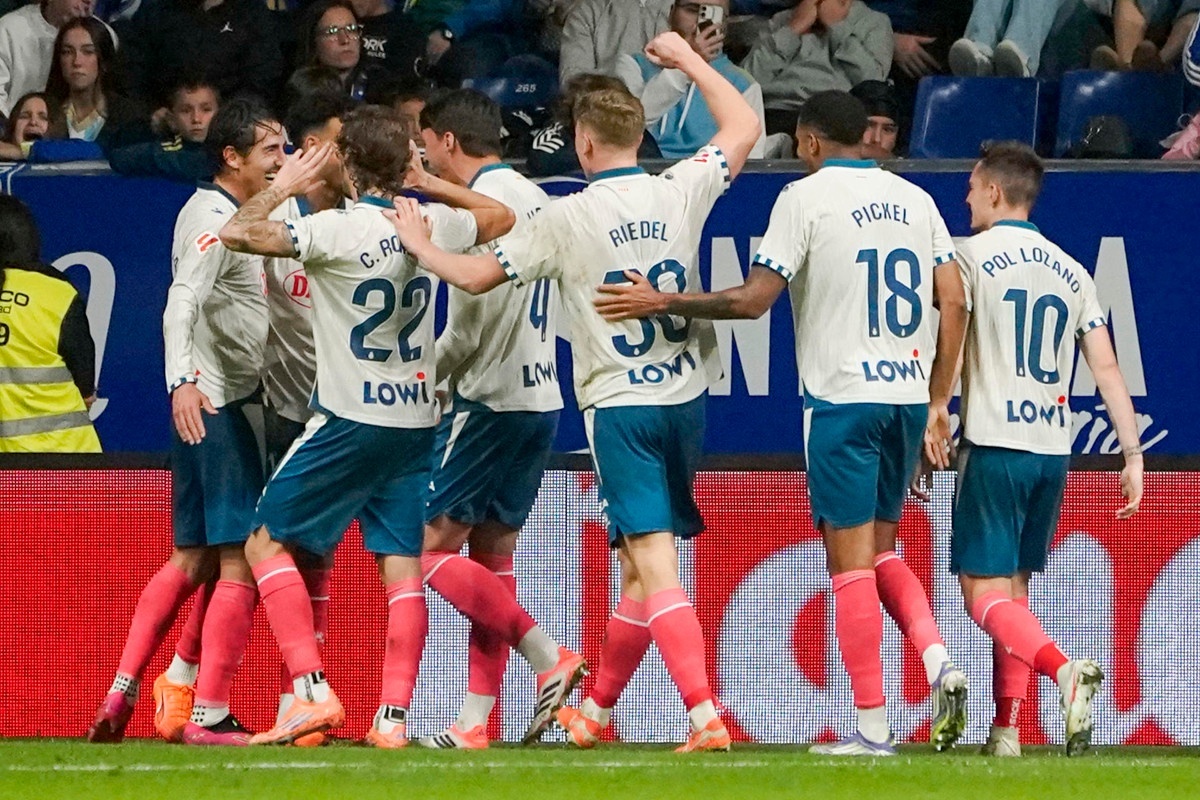 El Espanyol arroja un jarro de agua fría sobre Carrión y el Oviedo