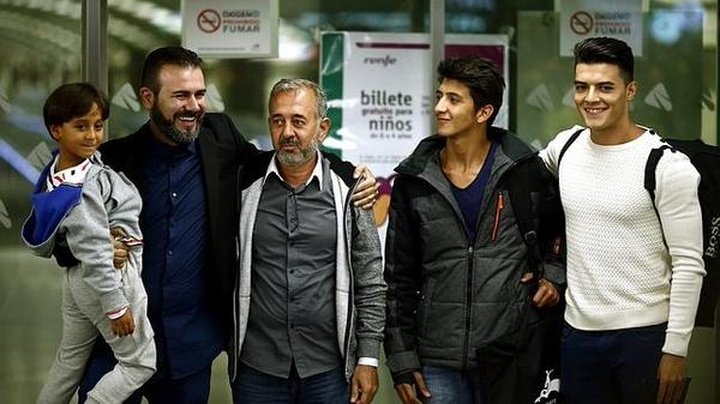 El refugiado sirio zancadilleado por una periodista por fin podrá debutar como entrenador