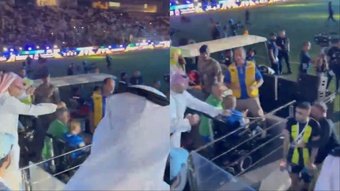 El aficionado que agredió a Abdul Razzaq Hamdallah con un látigo al final de la Supercopa de Arabia Saudí ha sido detenido por las autoridades locales.