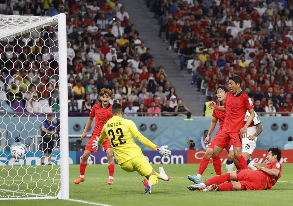 A 91st minute goal saw South Korea defeat Portugal and go through. EFE