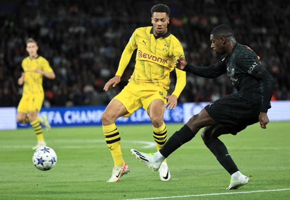 Dembele (R) is not living up to PSG's expectations. EFE
