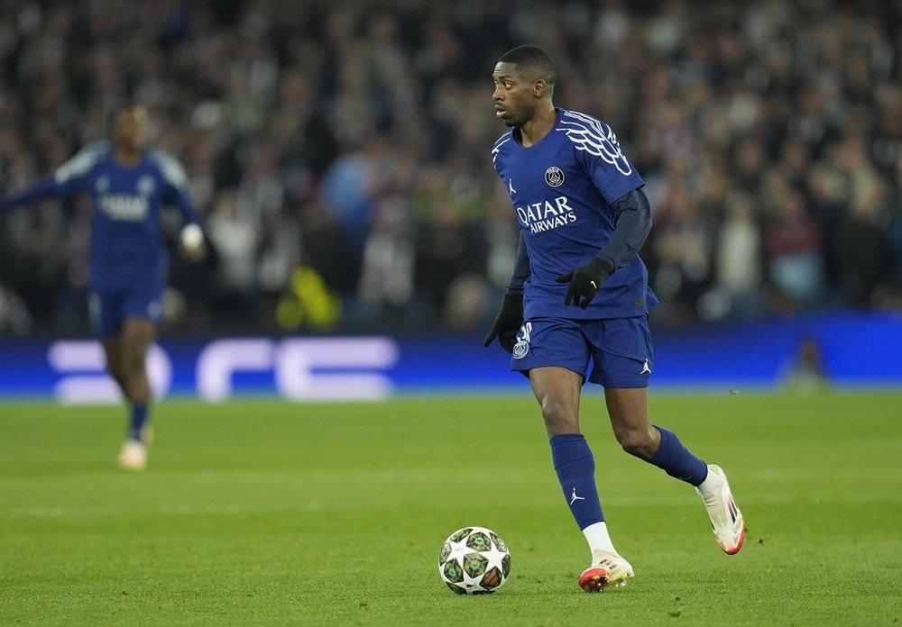 Dembélé y Vitinha, entre la relajación y el sufrimiento. EFE/Tim Keeton