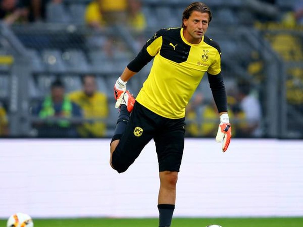 Out of favour Roman Weidenfeller. Twitter