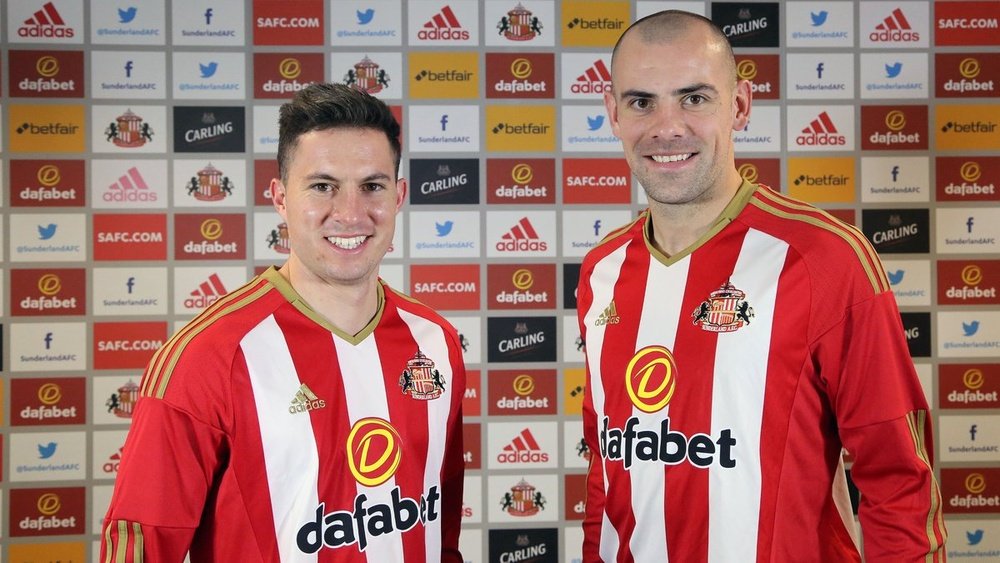 Gibson (à direita) está em maus lençóis com o clube. Sunderland