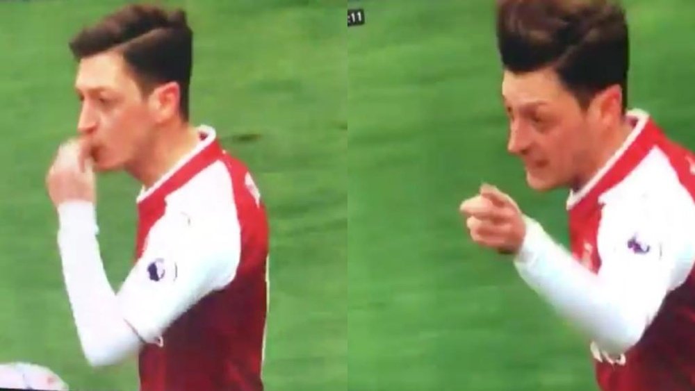 Ozil was not impressed. Screenshot