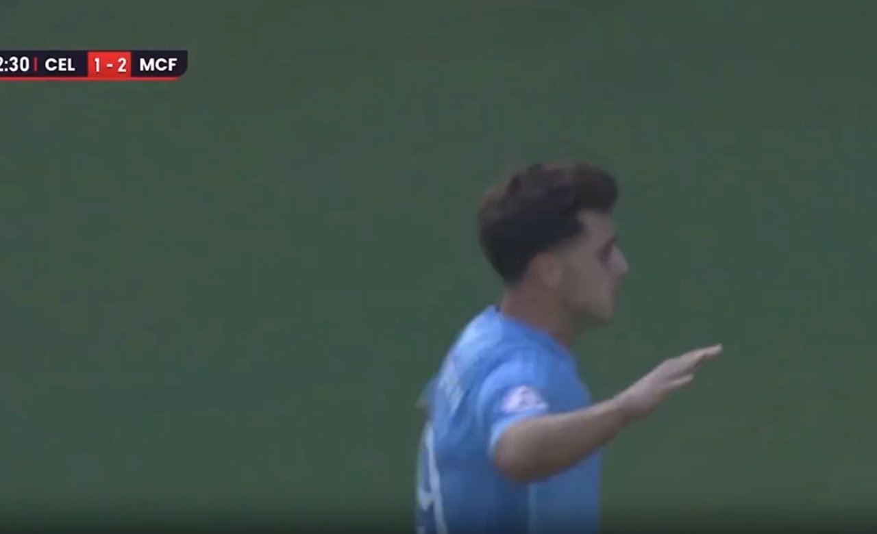 Pablo Durán manda el balón al techo de La Rosaleda