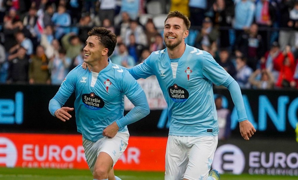 Barca would get 10 million euros if Mingueza joins Aston Villa. EFE