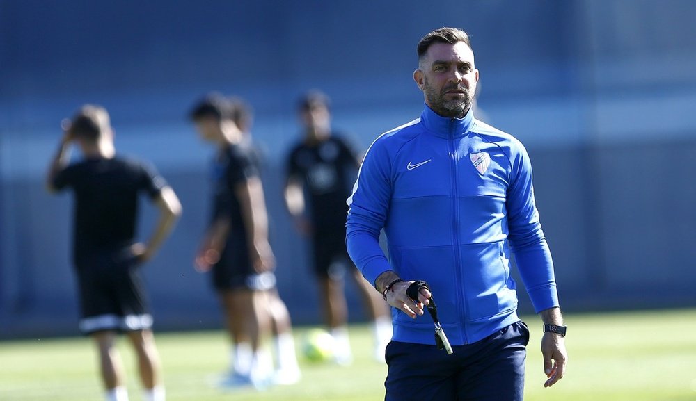 Pablo Guede, durante el entrenamiento del Málaga en el Anexo de La Rosaleda (06-05-22). Marilú Baez