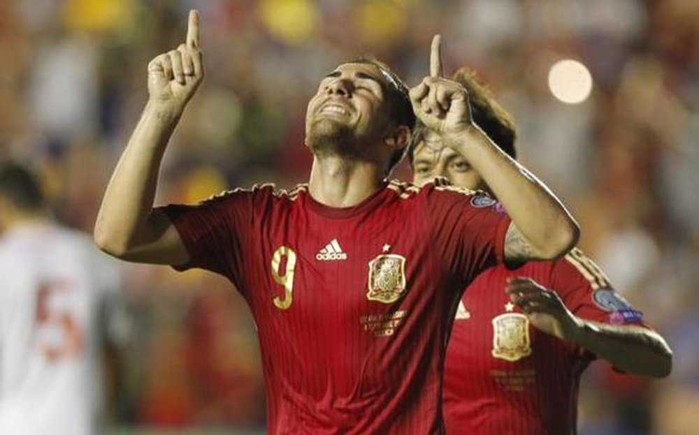 Paco Alcácer, durante un partido con la Selección. Twitter
