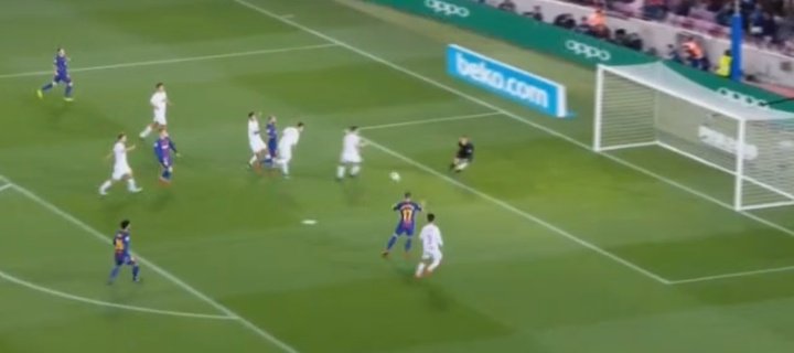 Alcacer took advantage of a defensive mistake to open the scoring at the Camp Nou