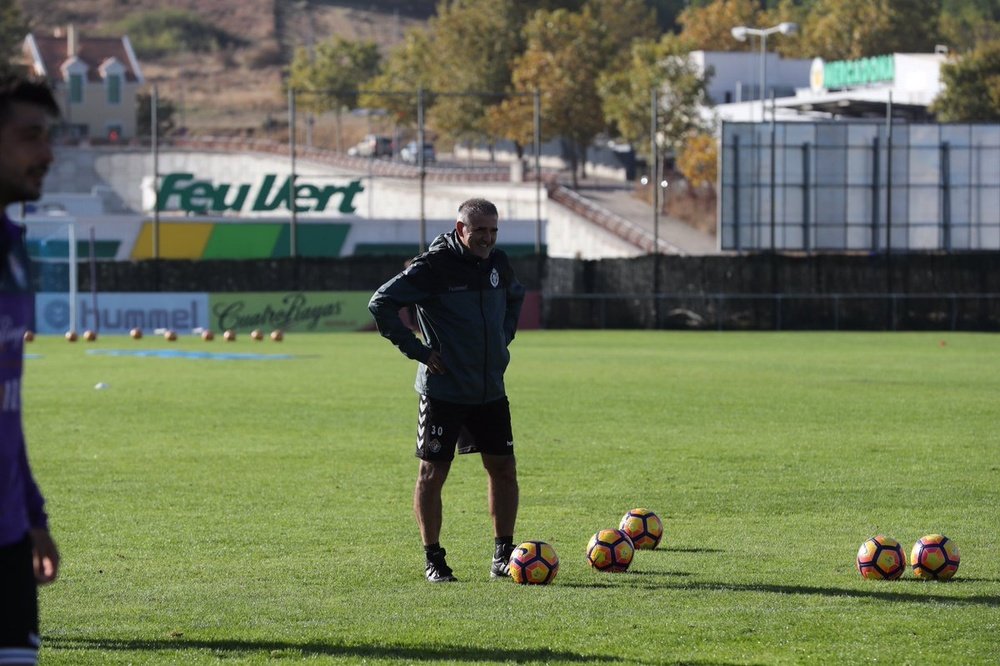 Paco Herrera tiene que intentar resolver el puzzle en el once sin Jose y Leao. RealValladolid