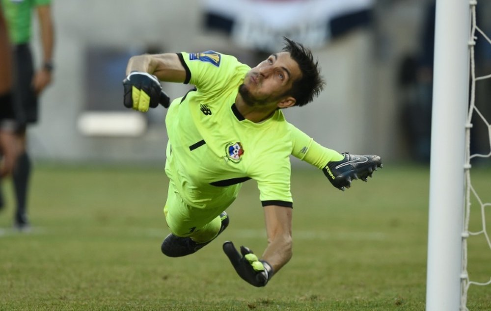 Panama goalkeeper Jaime Penedo saves in the penalty shootout in the victory over Trinidad & Tobago during their CONCACAF Gold Cup quarter-final on July 19, 2015