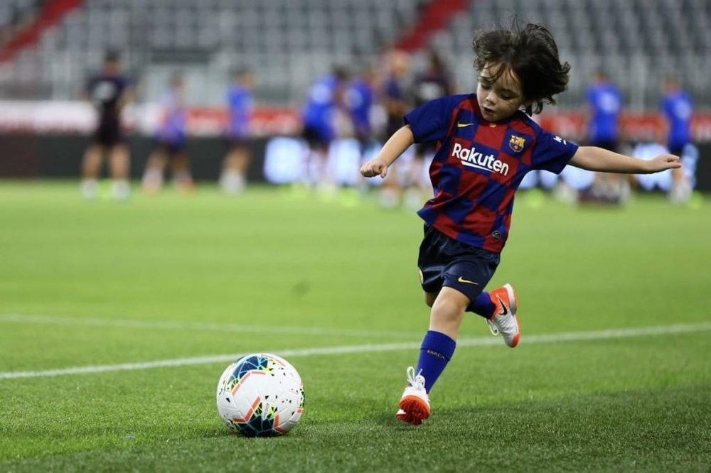 El guiño del Barça al segundo hijo de Iniesta. Twitter/AndrésIniesta8