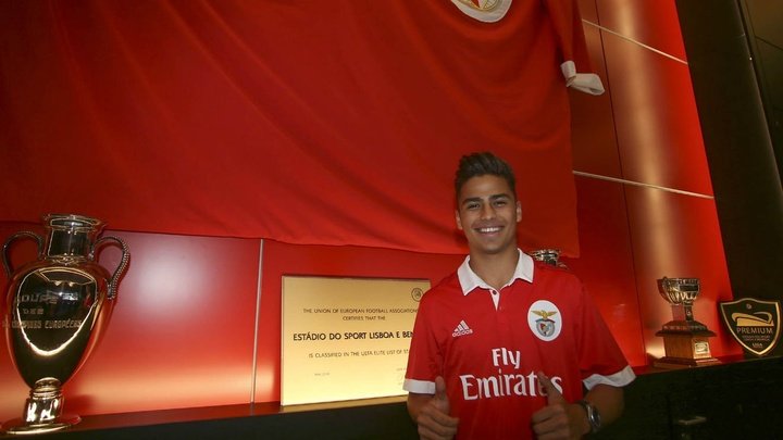 Medina e ter assinado pelo Benfica: 