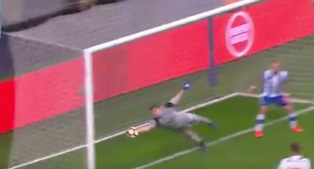 Iker Casillas defendeu um gol no último minuto no Porto-Sporting de Lisboa. Youtube