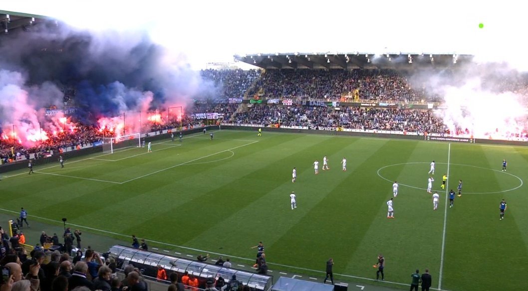 Brugge-Fiorentina si ferma dopo 20 secondi a causa dei fumogeni. Movistar
