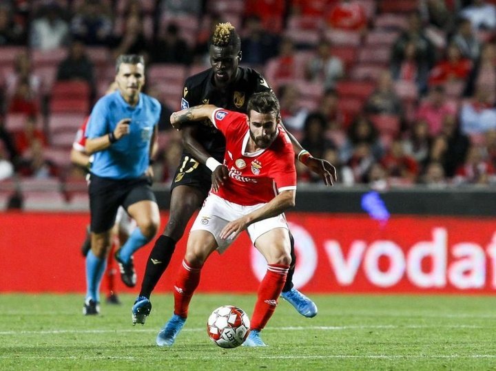 Benfica sofre, mas consegue segurar empate em casa