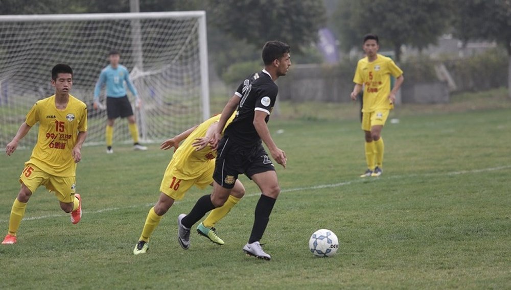 El Sinchua Longfa FC (de amarillo), nuevo equipo de Vítor Pontes. NASL.