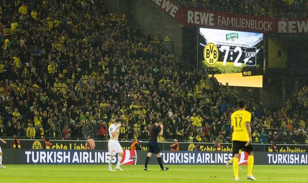 Partido disputado en el estadio del Borussia Dortmund. BVB