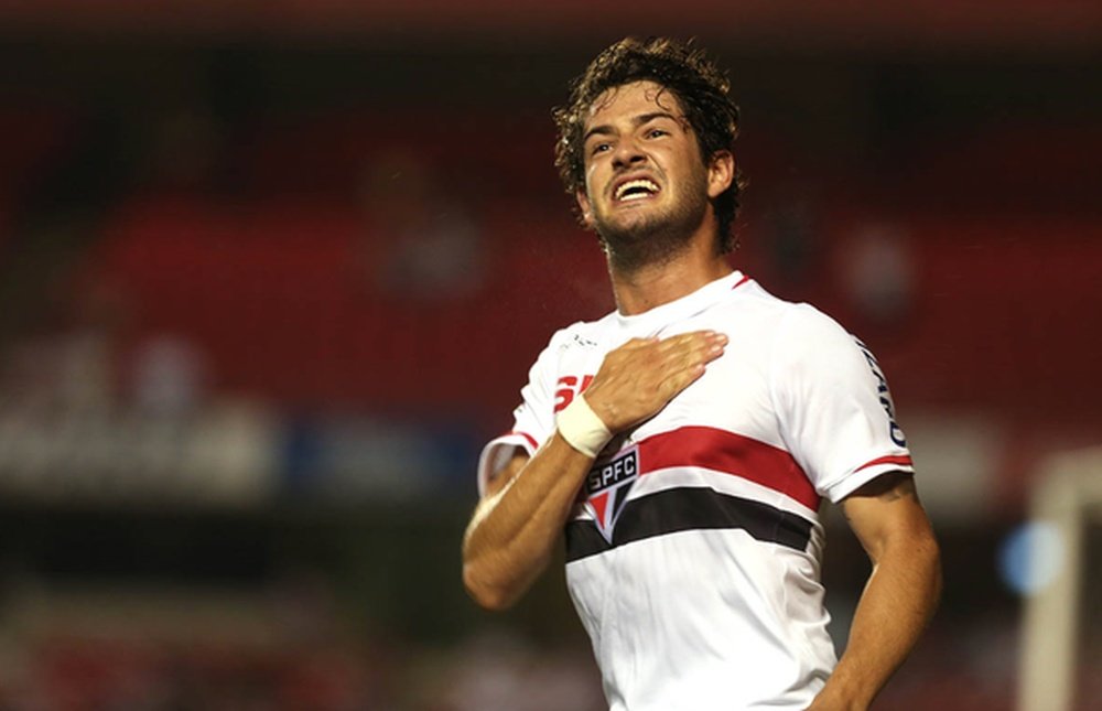 Pato, celebra un gol con Sao Paulo. Twitter